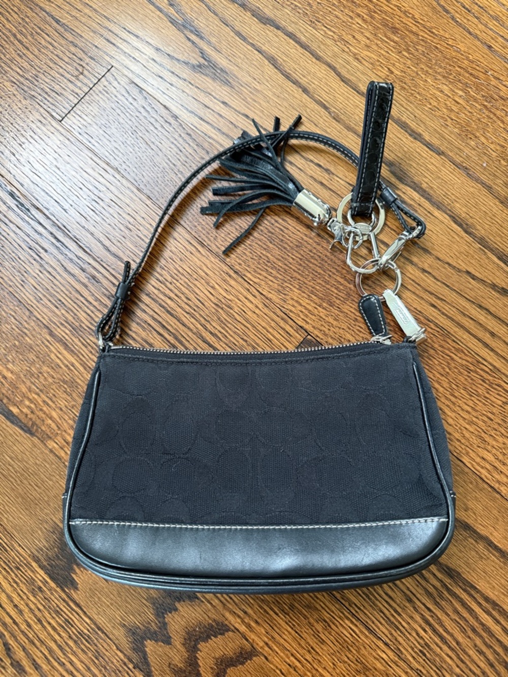 B40 Coach Women’s Black Canvas Signature Wristlet with Tassel Charm - Picture 2 of 7